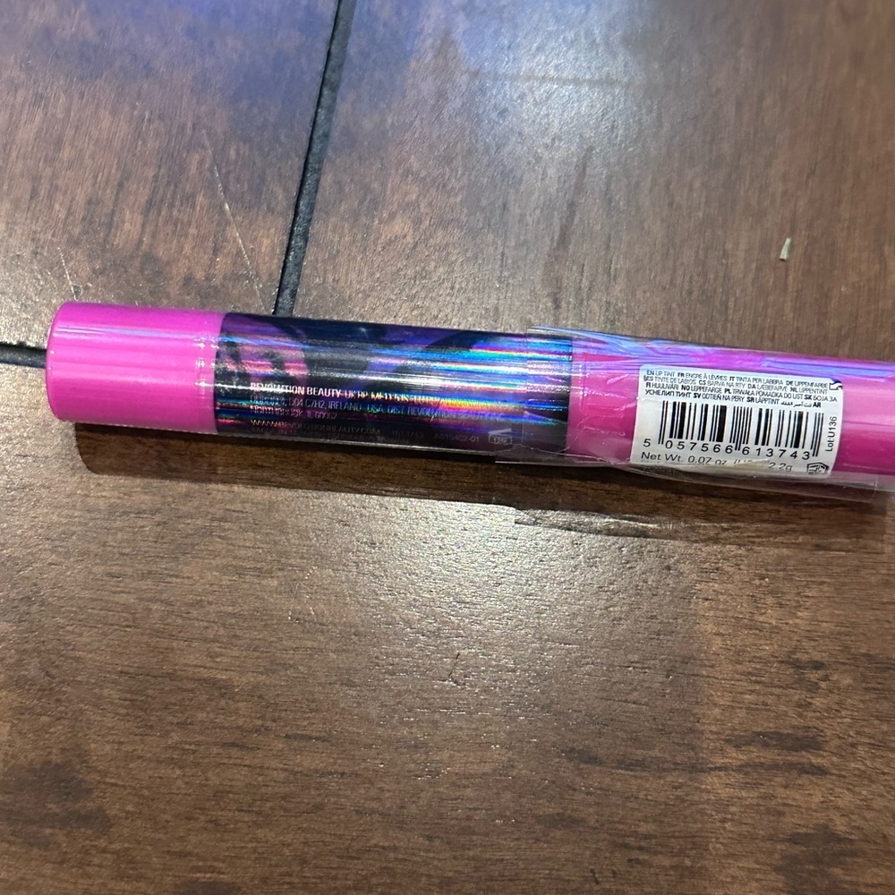 Makeup Revolution Cosmic Trip Lip
Tint Pink Sky
